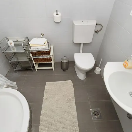 Lena Center Near Apartment *