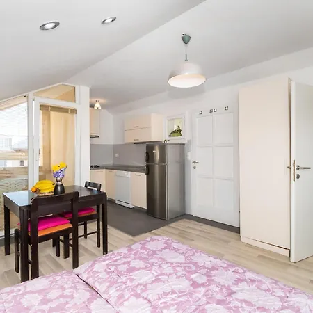 Lena Center Near Apartment Vodice