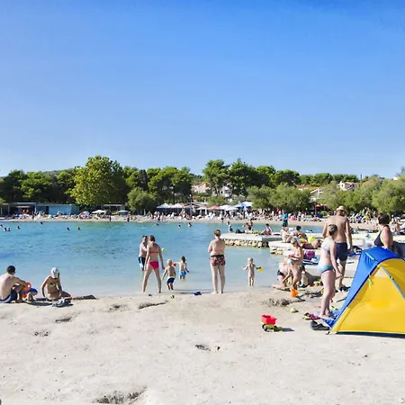 Lena Center Near Apartment