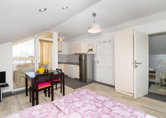 Lena Center Near Apartment Vodice