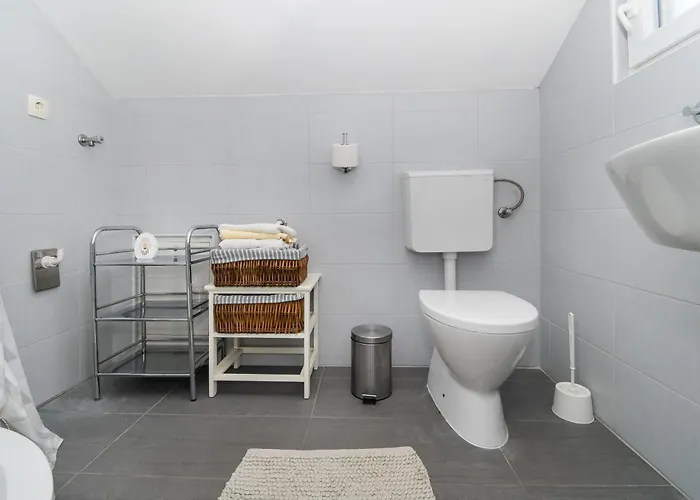 Lägenhet Lena Center Near