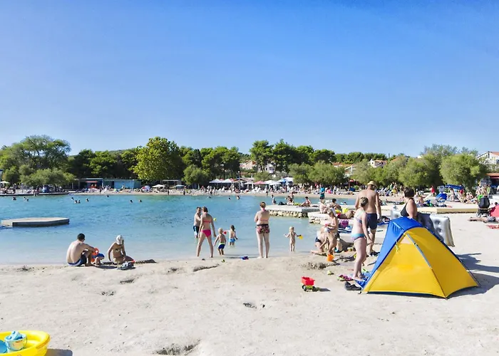 Lena Center Near Apartment